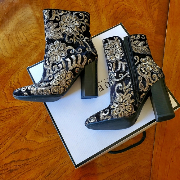 New Guess Lovebugi Brocade Block Heel Booties 7M - Picture 3 of 10